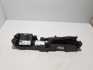 Trunk tool tray and its parts - 8Y5012109C