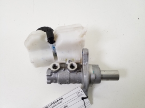 Brake master cylinder - 6868997