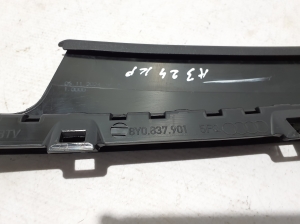 AUDI A3 8Y (2020–2026) Esiukse klaasi välimine liist 8Y0837901 - 2