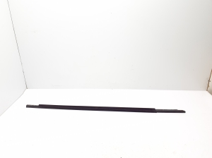 AUDI A3 8Y (2020–2026) Esiukse klaasi välimine liist 8Y0837477 - 2