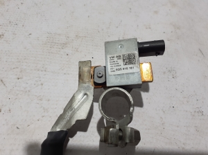 AUDI A3 8Y (2020–2026) Miinusjuhtme klemm 5QS915181 - 2