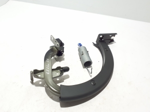 AUDI A3 8Y (2020–2026) Trunk lid hinge 8Y5827302C - 3