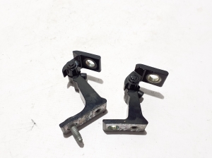 AUDI A3 8Y (2020–2026) Esiukse ülemine hing 8W5831404A - 2