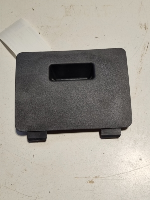   Sicherungskastendeckel vorne  - 8002A321 