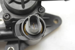 Volkswagen Tiguan (2007–2016) Thermostatgehäuse 03C121026S - 4