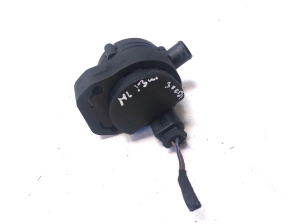 Mercedes Benz ML-Class 166 (2011–2015) Auxiliary water pump A2118650028 - 2