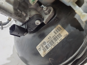 Volkswagen Touareg II (2010–2018) Brake booster 7P0612105 - 4