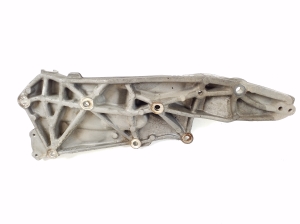 Ford Mondeo V (2014–2018) Generaatori kinnitus DS7Q8D611AH - 2