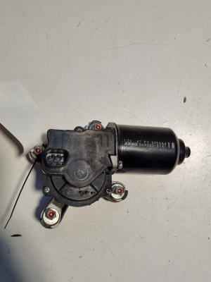   Scheibenwischermotor vorne  - 8250A416 