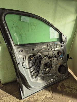Volkswagen Taos I (2021–2026) Front door - 6