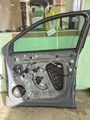Volkswagen Taos I (2021–2026) Front door - 2