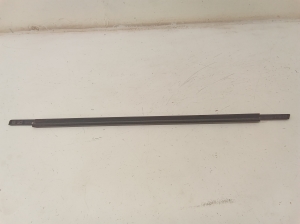 Opel Zafira B (2005–2014) Esiukse klaasi välimine liist 013132100 - 2