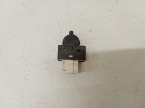 NISSAN Navara (1998–2007) Schalter el. Fensterheber hinten 3317A - 2
