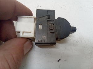 NISSAN Navara (1998–2007) Schalter el. Fensterheber hinten 3317A - 4