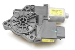 Hyundai Tucson (2015–2026) Front door window regulator motor 82460D7010 - 3