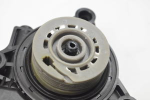 Hyundai Tucson (2015–2026) Front door window regulator motor 82460D7010 - 4