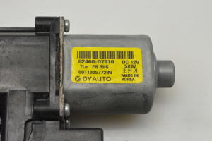 Hyundai Tucson (2015–2026) Front door window regulator motor 82460D7010 - 5