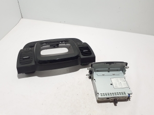 RENAULT Trafic III (2014–2022) Radio (head unit) 281158779R - 2
