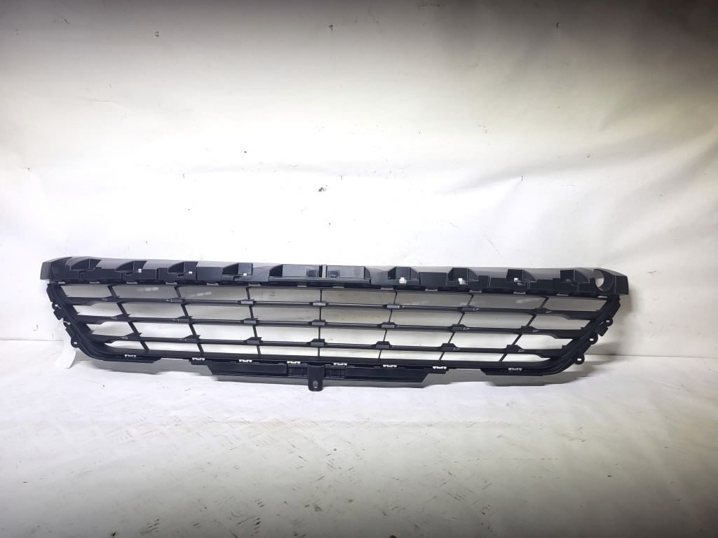 RENAULT Trafic III (2014–2022) Front bumper lower grille 622547116R RENAULT Trafic III (2014–2022) Front bumper lower grille 622547116R