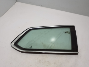 Vitre de custode arrière - 3G9845298CG