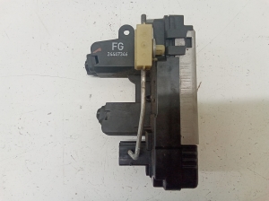 Opel Vectra C (2002–2008) Rear side door lock 24447346 - 2