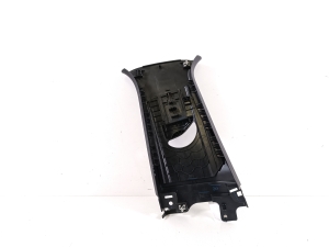 Ford Mustang Mach-E Mach-E (2020–2026) Keskpiilari siseviimistlus LJ8BR24592BCW - 2
