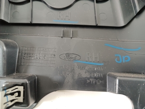 Ford Mustang Mach-E Mach-E (2020–2026) Keskpiilari siseviimistlus LJ8BR24592BCW - 3