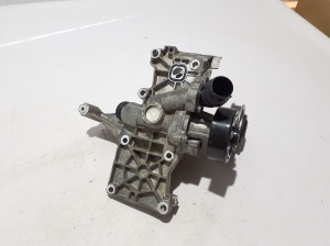BMW X5 G05 (2018–2026) Termostaadi korpus 8742075 - 4