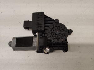 Opel Zafira B (2005–2014) Esiukse aknatõstuki mootor 13132434 - 2