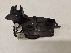 Opel Zafira B (2005–2014) Front door lock 13220369 - 2