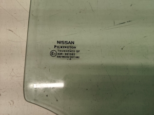 NISSAN Note E11 (2005–2014) Aizmugurējo sānu durvju stikls 43R001583 - 2