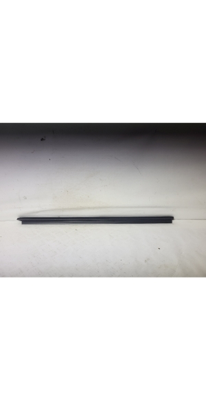Mercedes Benz B-Class 246 (2011–2017) Esiukse klaasi välimine liist A2467251100 - 2