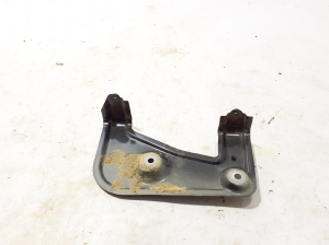 Front fender bracket - 7418219
