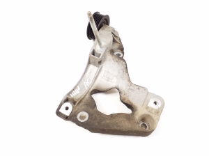 Jeep Grand Cherokee WK2 (2010–2026) A/C compressor bracket - 2