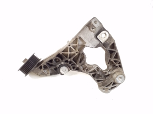 Jeep Grand Cherokee WK2 (2010–2026) A/C compressor bracket - 4
