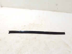   Windshield pillar outer molding  - 7463528 
