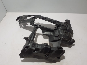 Front bumper bracket - 7421820
