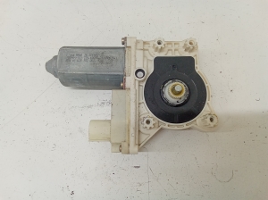 BMW 7 SERIJA E65 (2001–2008) Hinterer Seitentür-Fensterhebermotor 5WK1052 - 2