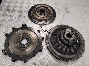   Kupplung und ihre Teile  - 06E105269C 