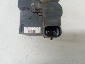 Opel Frontera B (1998–2004) Rear side door lock 16637561 - 3