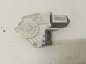 Land Rover Range Rover III (2002–2012) Front door window regulator motor 964199 - 3