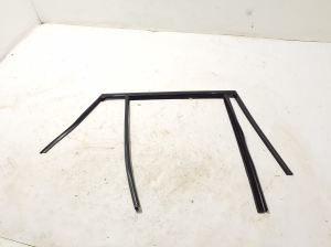   Rear side door seal on the door  - 7428690 