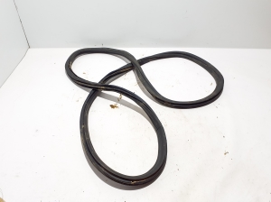   Rear side door seal on the door  - 9465543 