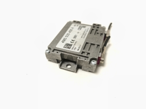AUDI A4 B9 (2015–2026) Antenna amplifier 4M0035456A - 3
