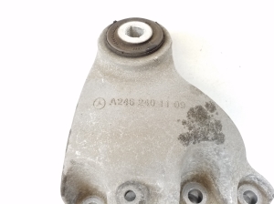Mercedes Benz B-Class 246 (2011–2017) Engine bracket A2462401109 - 3
