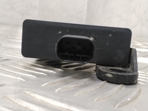 Porsche Cayenne (2010–2017) Tire pressure control module 7PP907283 - 3