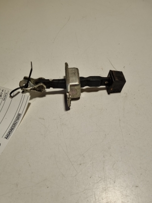 Mitsubishi Pajero IV (2006–2026) Front door check - 3