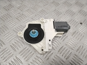 Porsche Cayenne (2010–2017) Rear side door window regulator motor 8K0959811A - 2