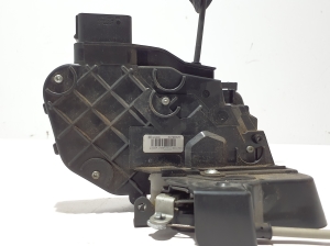 VOLVO XC60 (2008–2017) Rear side door lock 30799325 - 3