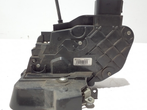 VOLVO XC60 (2008–2017) Rear side door lock 30799317 - 3